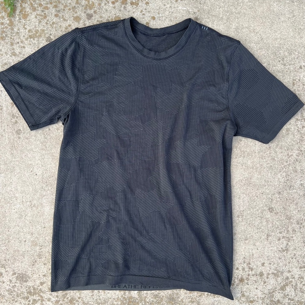 Black Lululemon T-shirt size medium